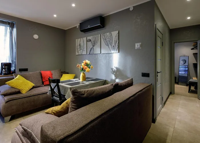 S9 Rrlux Free Parking *